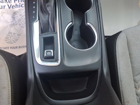 Used 2024 Chevrolet Equinox LT FWD image 23