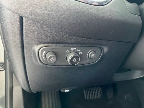 Used 2019 Chevrolet Equinox Premier FWD image 7