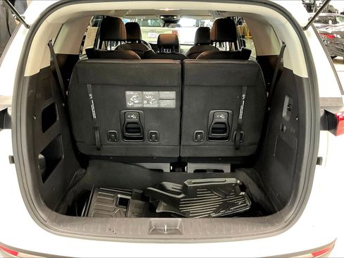 Used 2024 Kia Carnival LX FWD image 36