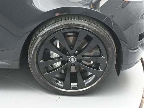 Used 2025 Land Rover Range Rover Sport SE AWD/4WD image 11