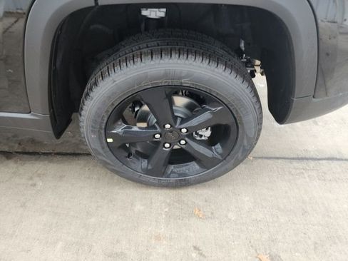 New 2025 Jeep Grand Cherokee Limited w/ Black Appearance Package image 24