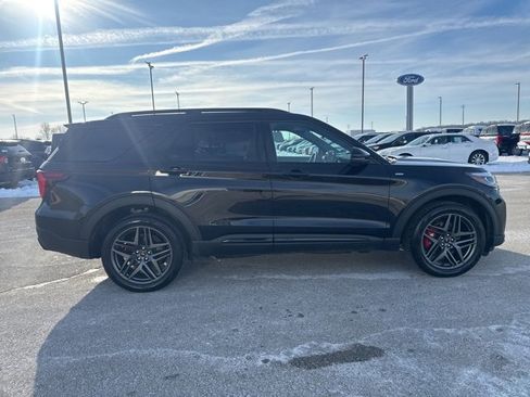 Used 2025 Ford Explorer ST-Line w/ Premium Package image 4