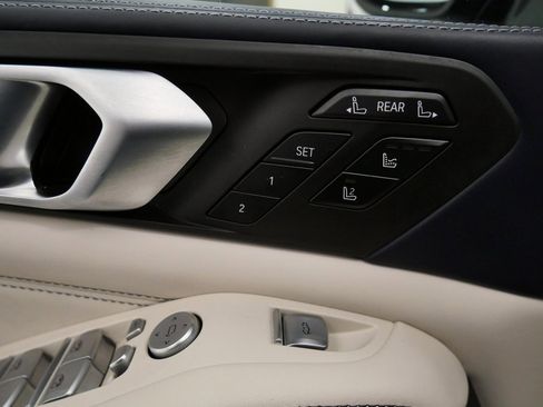 Used 2022 BMW X7 M50i image 16