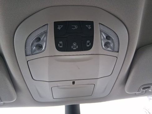 Used 2024 Chrysler Pacifica Touring-L image 29