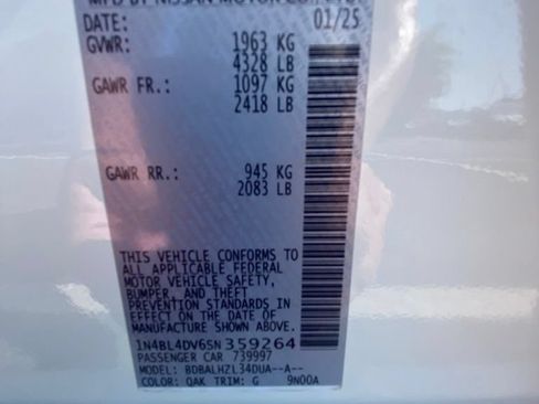 Used 2025 Nissan Altima 2.5 SV FWD image 31