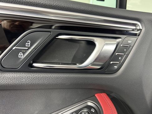 Certified 2023 Porsche Macan Turbo image 27