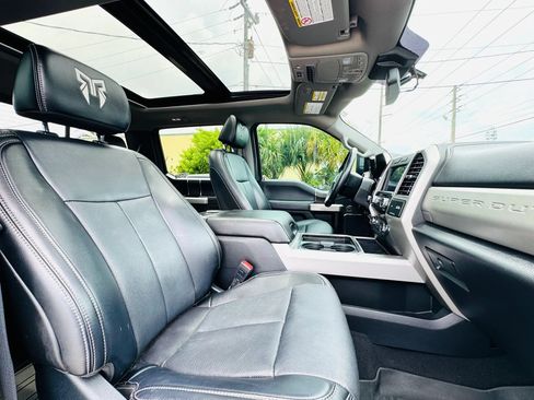 Used 2021 Ford F250 Lariat w/ Lariat Ultimate Package AWD/4WD image 17