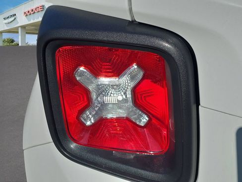 Certified 2022 Jeep Renegade Altitude w/ Convenience Group image 7