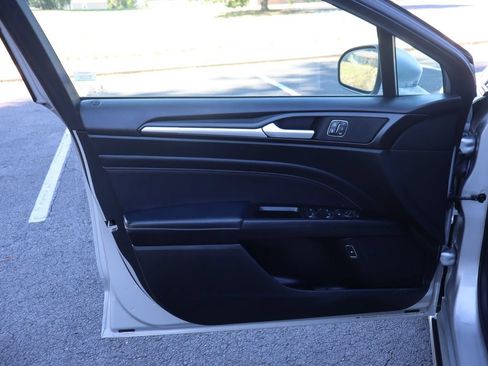 Used 2019 Ford Fusion Titanium FWD image 23