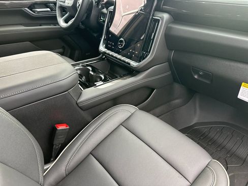 New 2026 GMC Yukon XL Elevation image 16