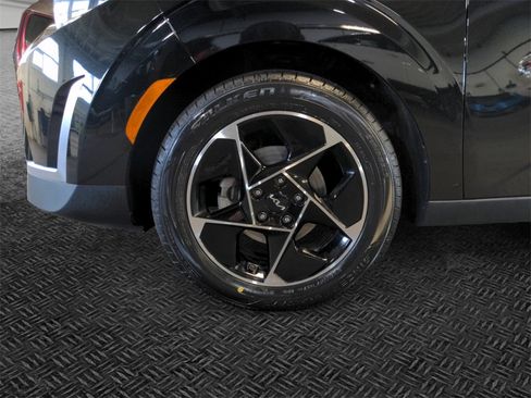 Used 2023 Kia Soul EX image 11