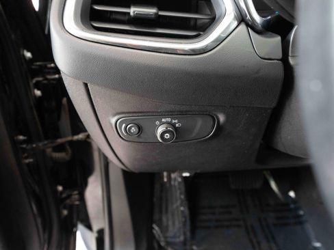 Used 2018 Chevrolet Equinox LT FWD image 11