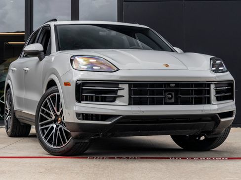 Certified 2026 Porsche Cayenne AWD/4WD image 6