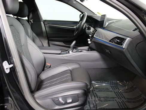 Used 2023 BMW 530e w/ M Sport Package image 11