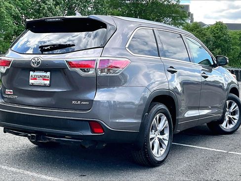 Used 2015 Toyota Highlander XLE AWD/4WD image 12