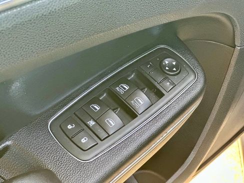 Used 2012 Chrysler 300 C RWD image 11