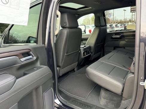 New 2026 GMC Sierra 2500 SLT w/ SLT Premium Package AWD/4WD image 9
