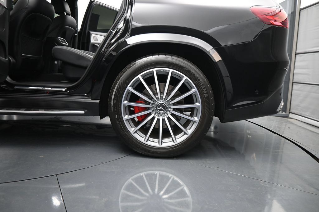 Used 2025 Mercedes-Benz GLS 63 AMG 4MATIC image 18