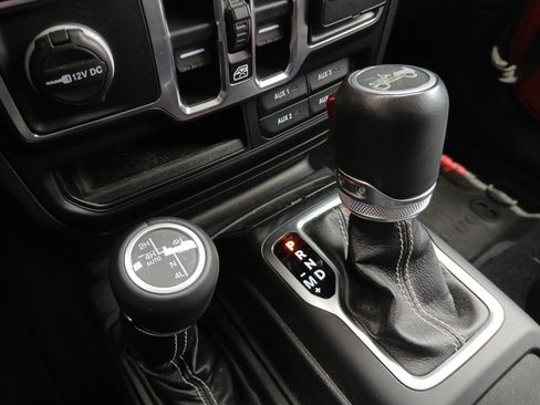 Used 2019 Jeep Wrangler Unlimited Sahara w/ Quick Order Package 24M Moab AWD/4WD image 16