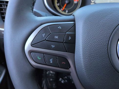 Used 2022 Jeep Cherokee Latitude Lux w/ Sun & Sound Group image 42