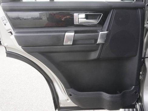 Used 2016 Land Rover LR4 HSE LUX image 28