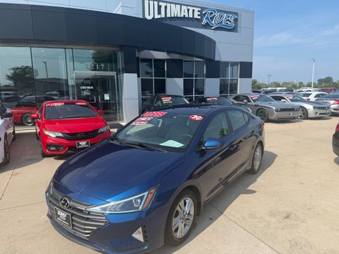 Used 2020 Hyundai Elantra SEL w/ Winter Weather Package FWD image 1