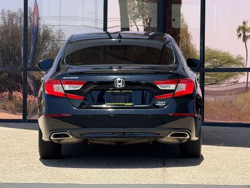 Used 2018 Honda Accord Touring image 10