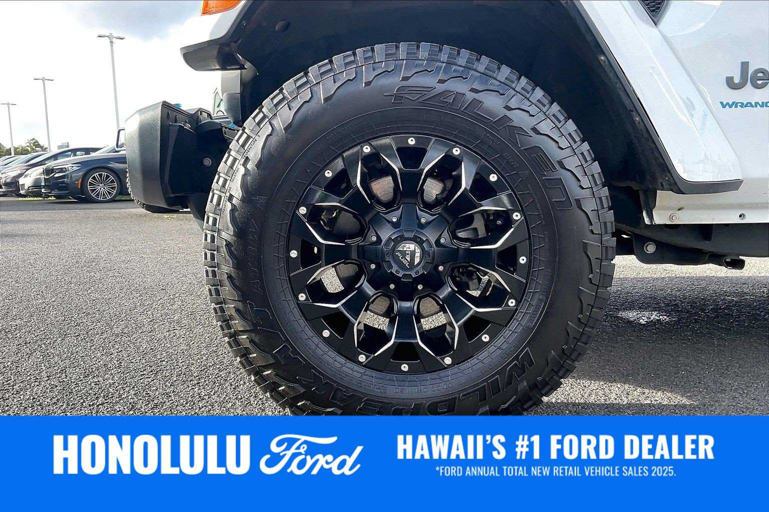 Used 2024 Jeep Wrangler Unlimited w/ Dual Top Group AWD/4WD image 8