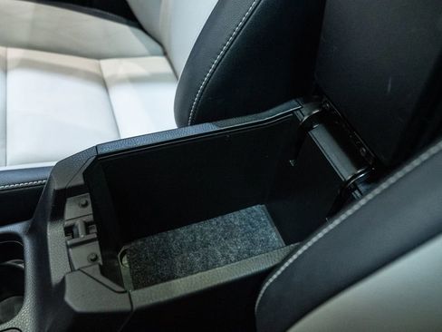 Used 2016 Toyota RAV4 Limited w/ Advanced Technology Package AWD/4WD image 31