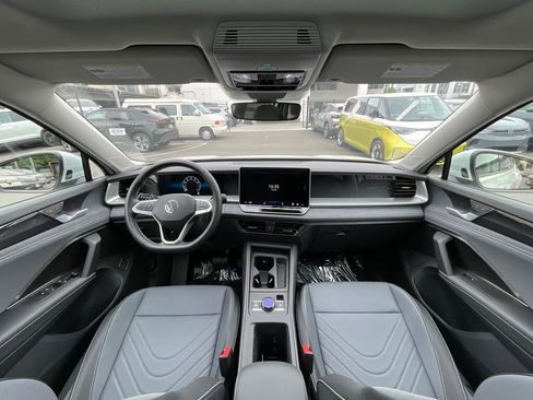 New 2026 Volkswagen Tiguan SE AWD/4WD image 16