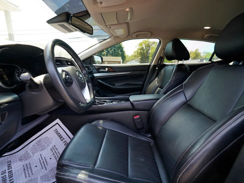 Used 2022 Nissan Maxima SV w/ Floor Mat Group FWD image 22