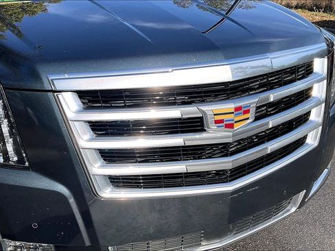 Used 2019 Cadillac Escalade ESV Premium Luxury image 30