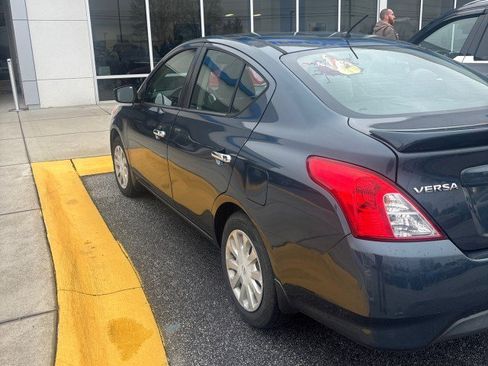 Used 2015 Nissan Versa SV image 2