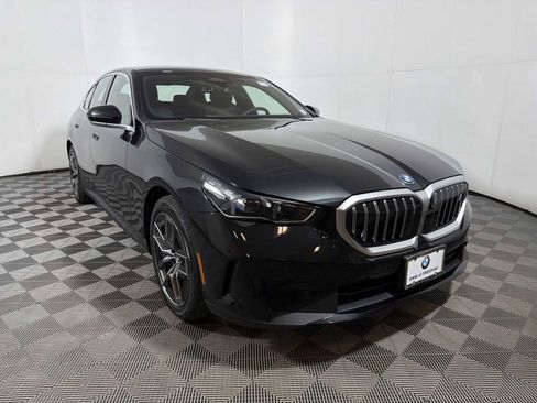 Used 2026 BMW i5 eDrive40 w/ Premium Package image 2