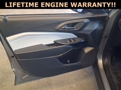 Used 2025 Chevrolet Trax LT image 19