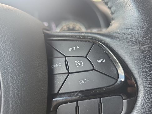 Used 2020 Jeep Renegade Altitude FWD image 24