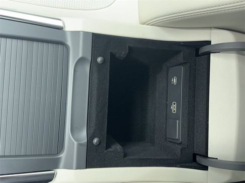 Used 2024 Jaguar XF R-Dynamic SE image 33