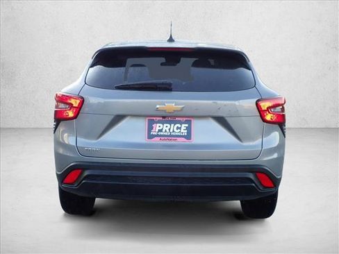 Used 2024 Chevrolet Trax LS w/ Driver Confidence Package FWD image 3