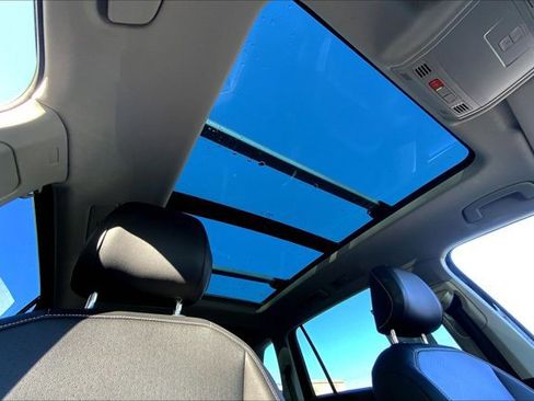 Used 2022 Volkswagen Tiguan SE image 21