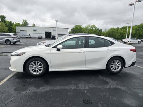 Used 2025 Toyota Camry LE FWD image 4