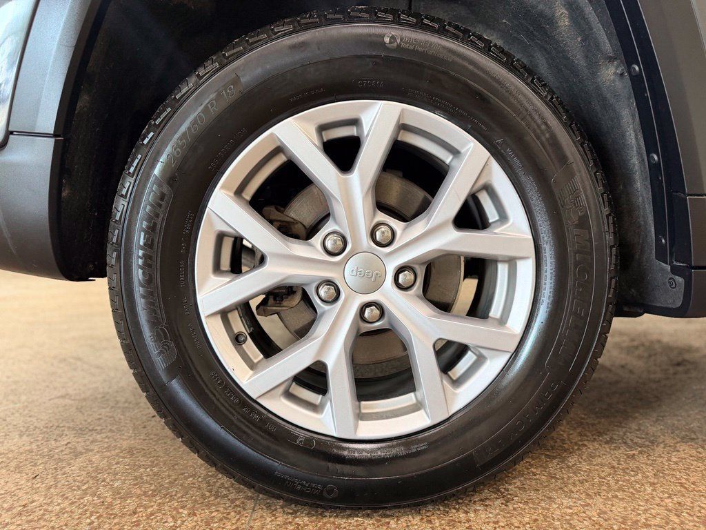 Used 2022 Jeep Grand Cherokee Limited AWD/4WD image 27