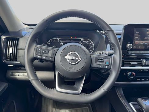 Used 2025 Nissan Pathfinder SV AWD/4WD image 13