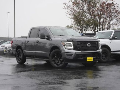 Used 2023 Nissan Titan SV w/ SV Convenience Package image 2