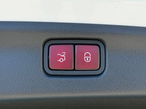 Used 2023 Mercedes-Benz C 300 Sedan image 17