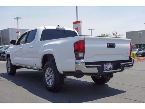 Used 2018 Toyota Tacoma SR5 RWD image 6