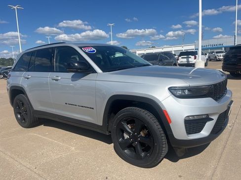 Used 2024 Jeep Grand Cherokee Limited w/ Black Appearance Package image 1