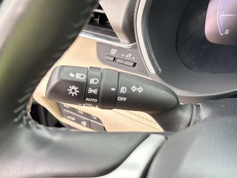Used 2024 Toyota Highlander Limited AWD/4WD image 42
