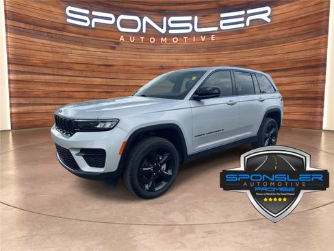 Used 2023 Jeep Grand Cherokee Altitude AWD/4WD image 1