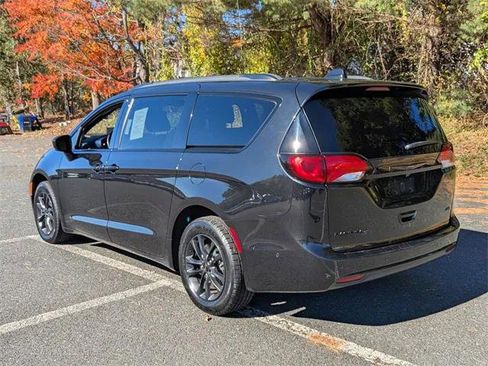 Certified 2020 Chrysler Pacifica Touring-L w/ Advanced Safetytec Group image 3
