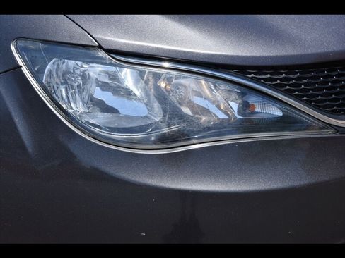 Used 2021 Chrysler Voyager Lxi FWD image 44